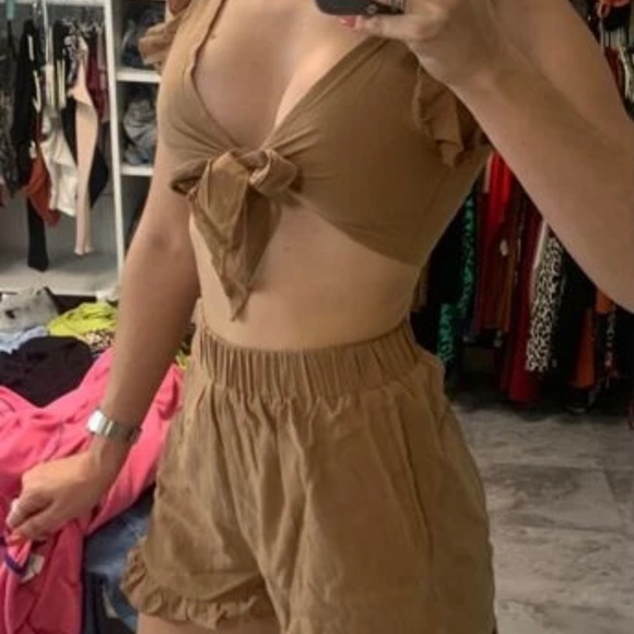 Frill trim tie front crop top and shorts set - Picture 3 of 3